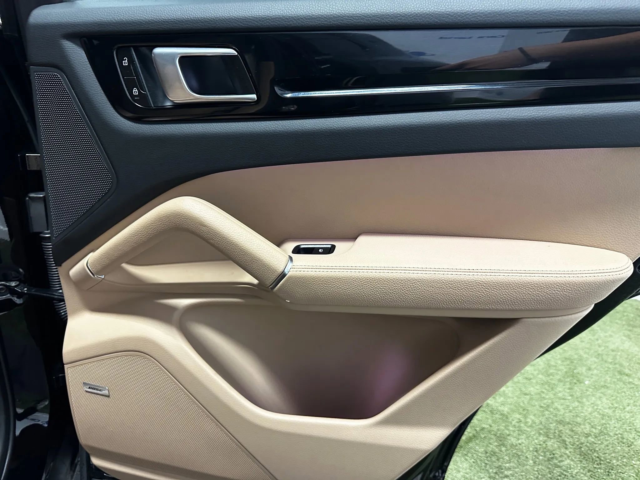 Used 2022 Porsche Cayenne Platinum Edition w/ Premium Package Plus image 24