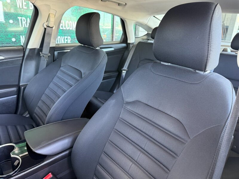 Used 2015 Ford Fusion SE FWD image 18