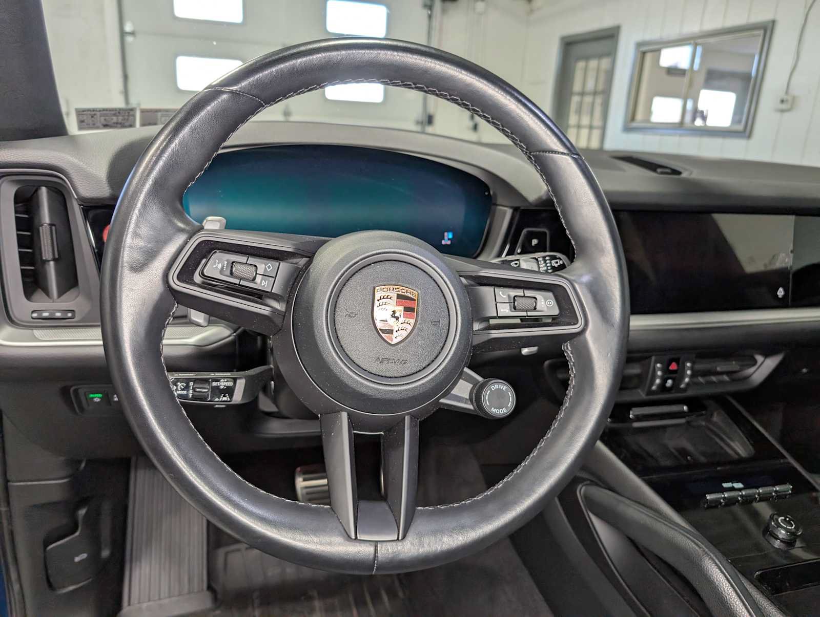 Used 2024 Porsche Cayenne S AWD/4WD image 31