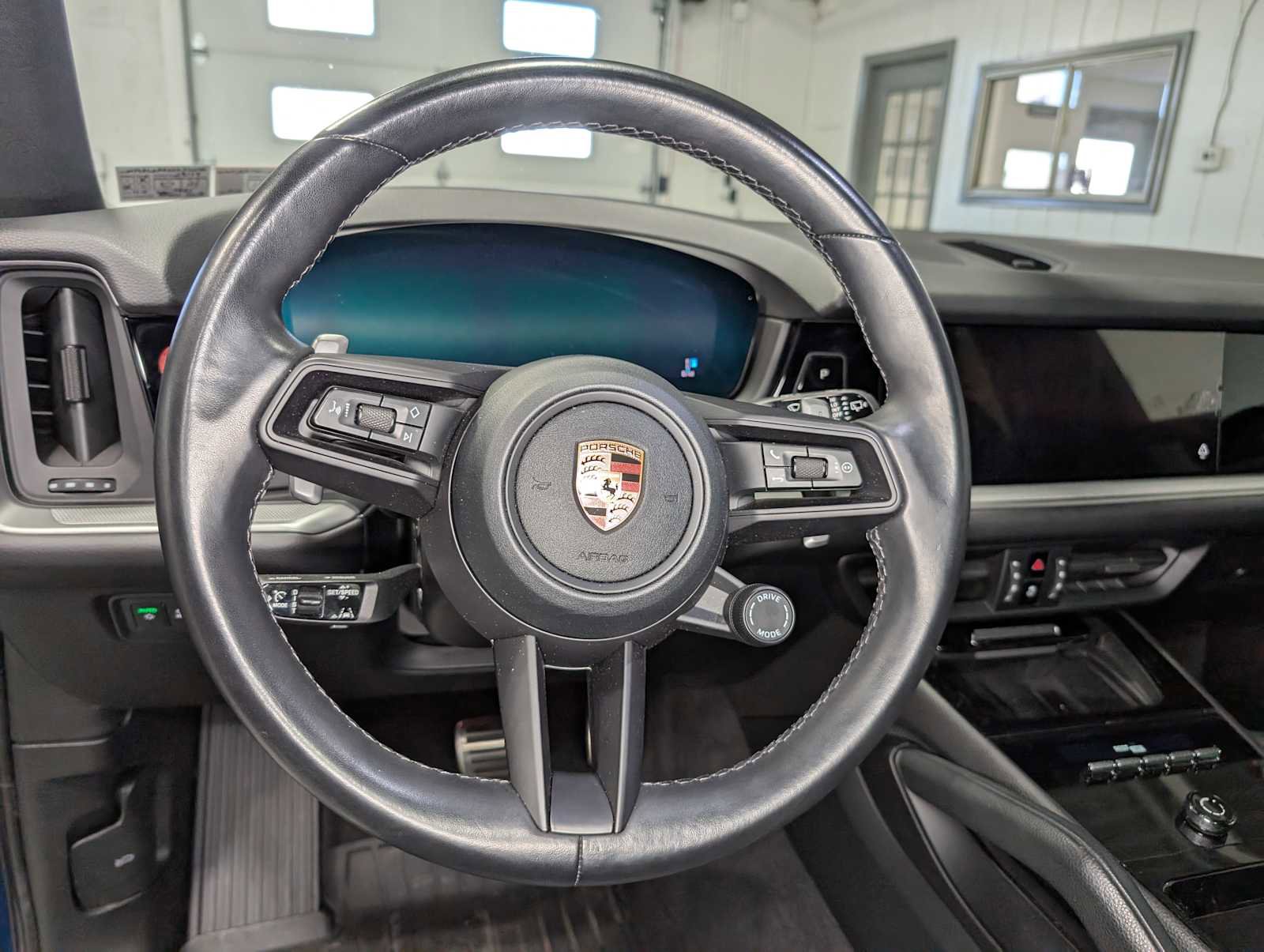 Used 2024 Porsche Cayenne S image 31