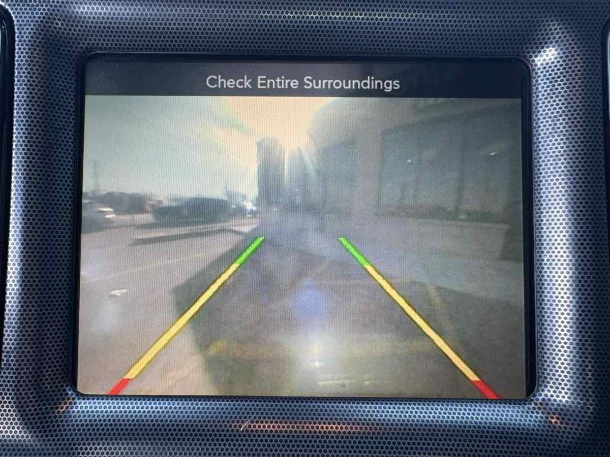 Used 2015 Dodge Challenger SRT image 25