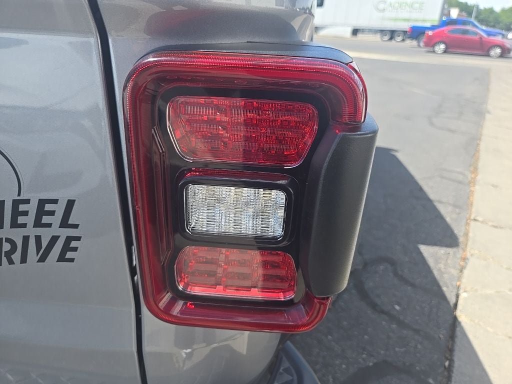 Used 2021 Jeep Gladiator Sport AWD/4WD image 35