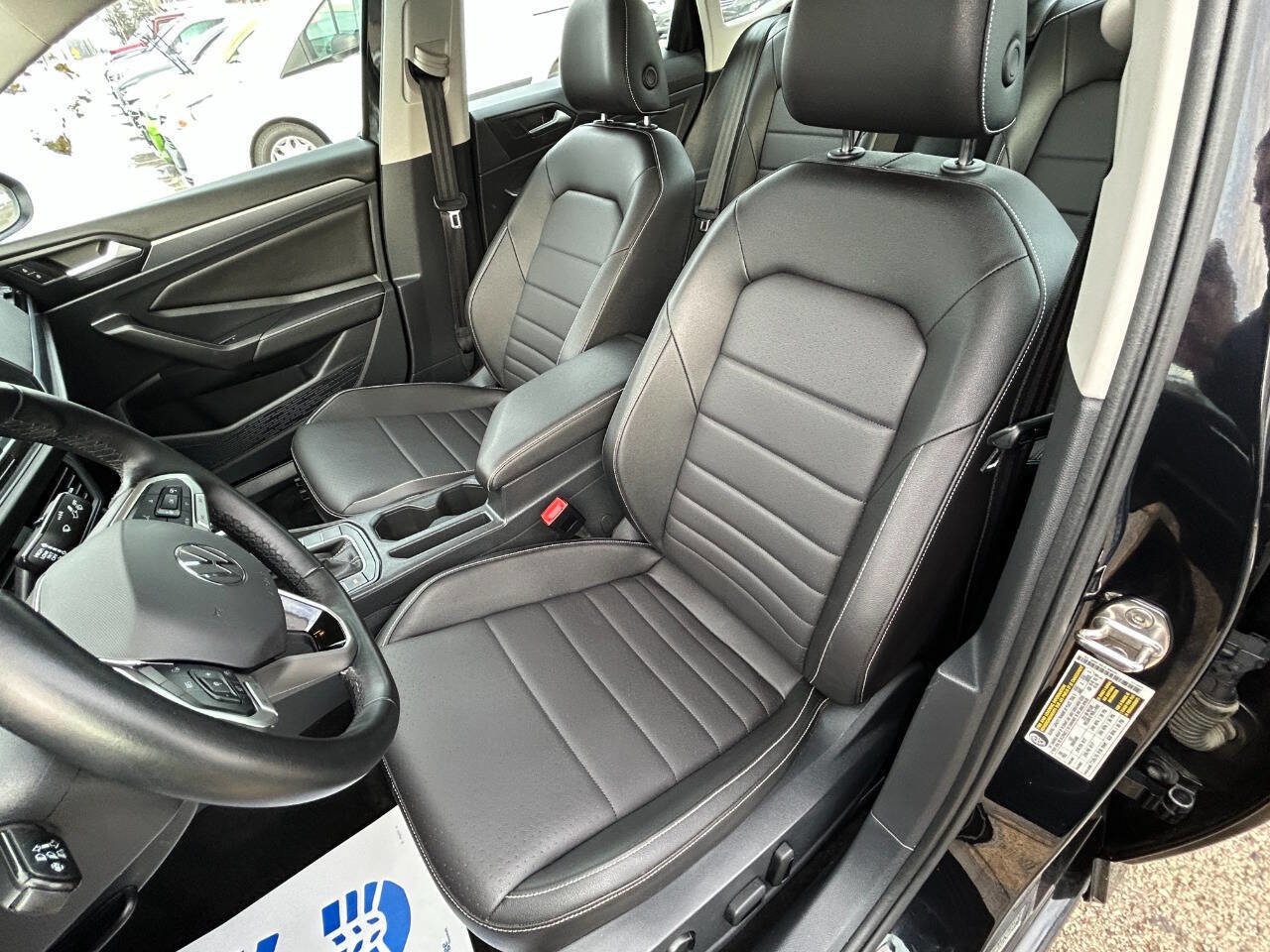 Used 2024 Volkswagen Jetta SE image 39