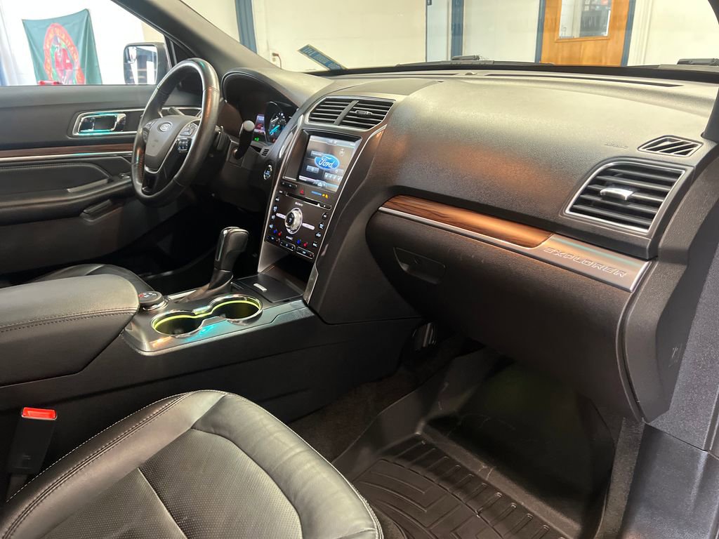 Used 2016 Ford Explorer Limited image 40