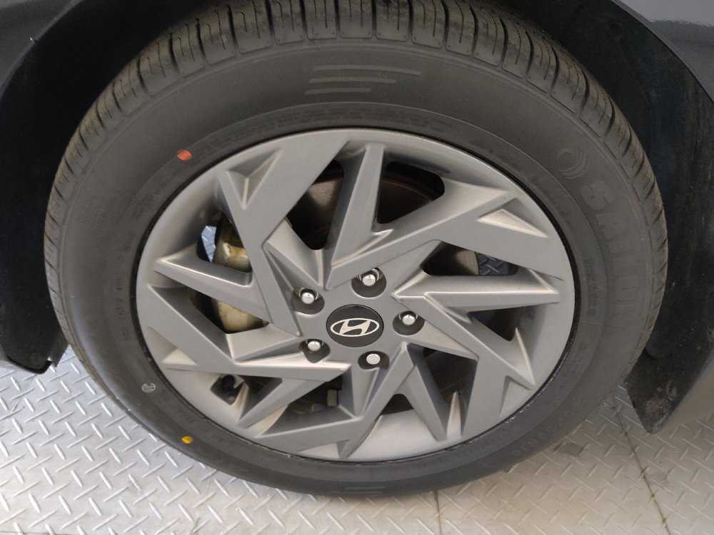 Used 2024 Hyundai Elantra Blue FWD image 31