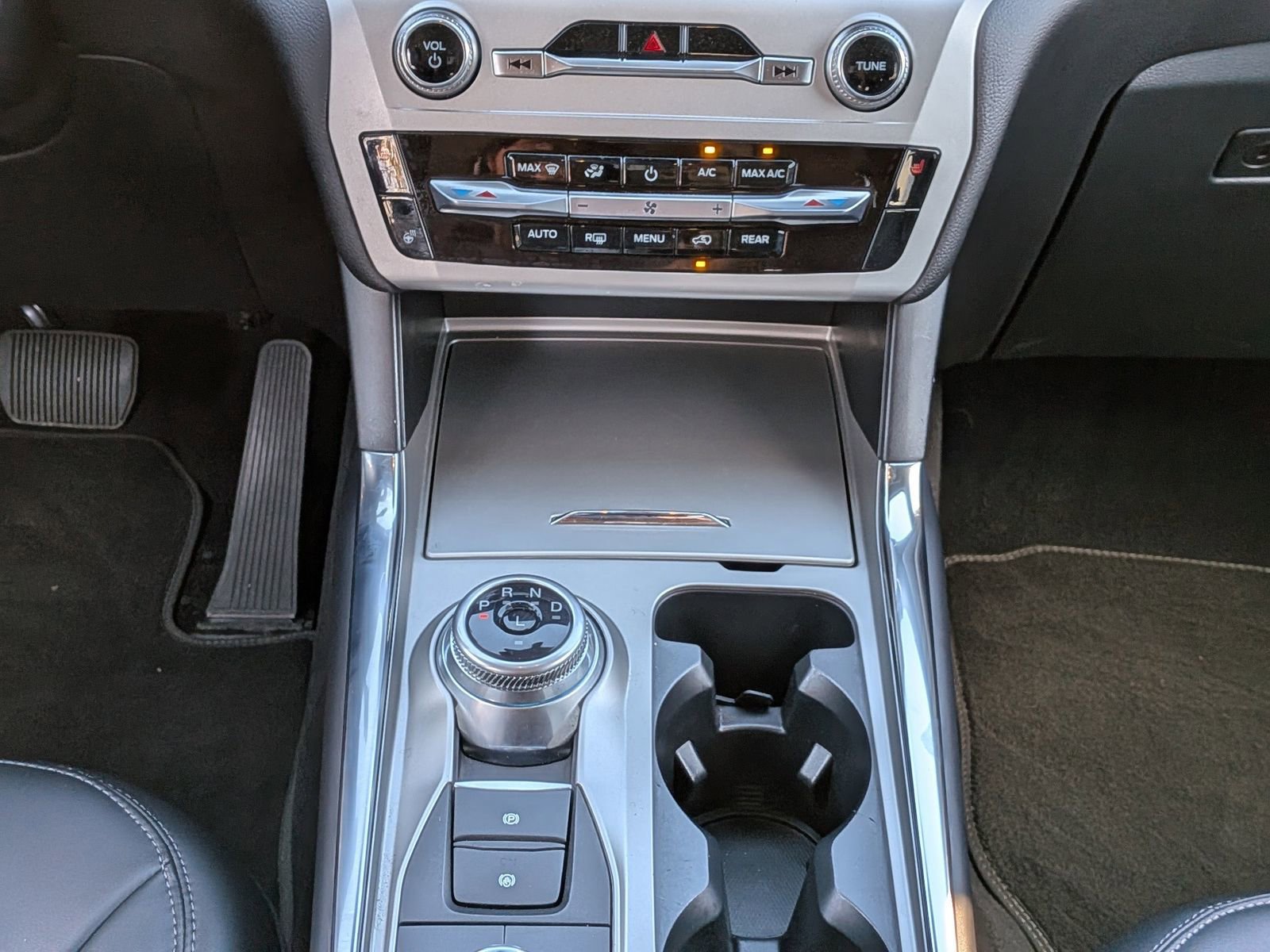 Certified 2022 Ford Explorer XLT w/ Equipment Group 202A image 21