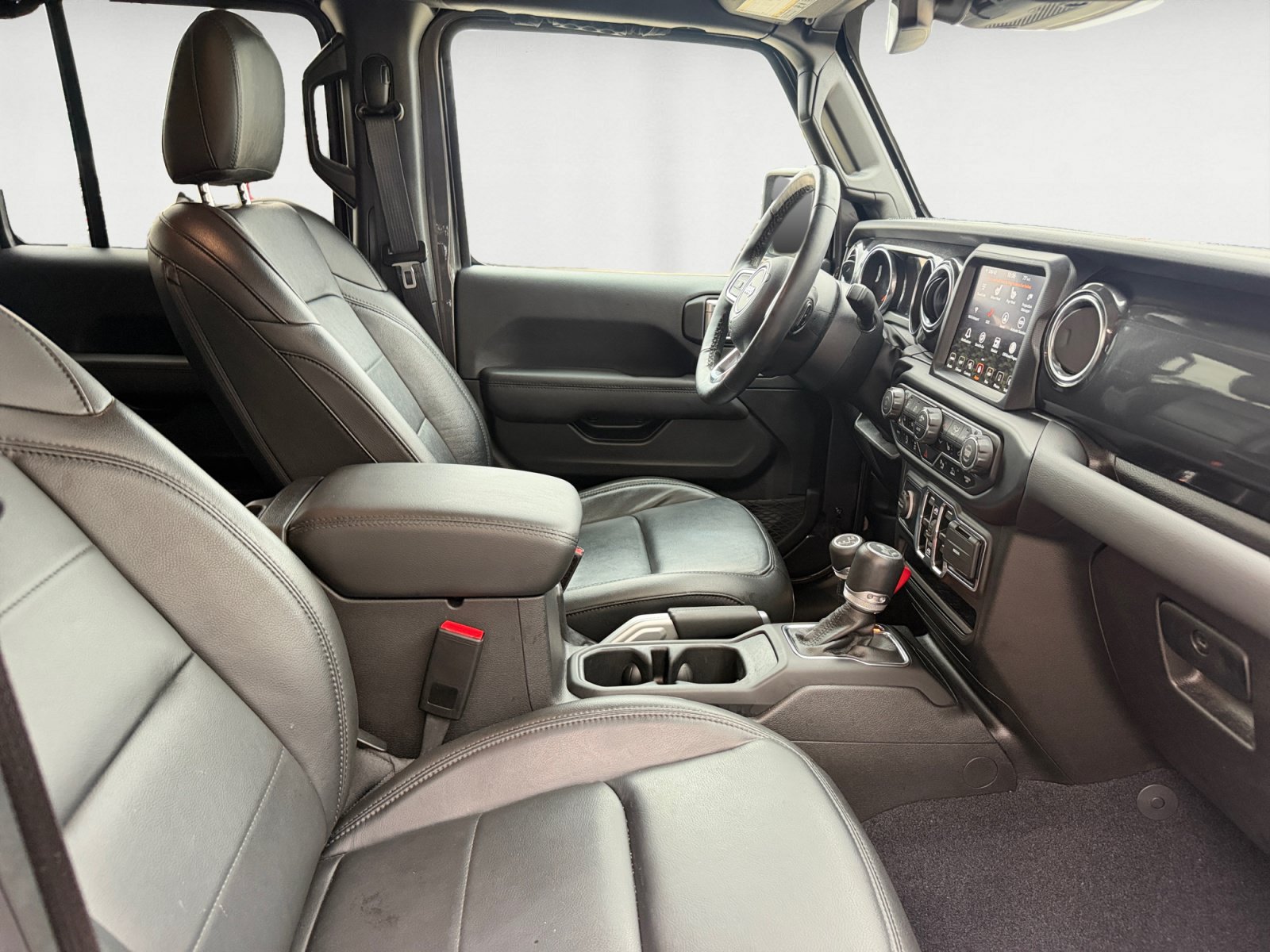 Used 2022 Jeep Wrangler Unlimited Sahara AWD/4WD image 15
