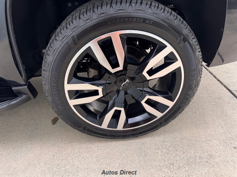 Used 2019 Chevrolet Tahoe 4WD RST image 30