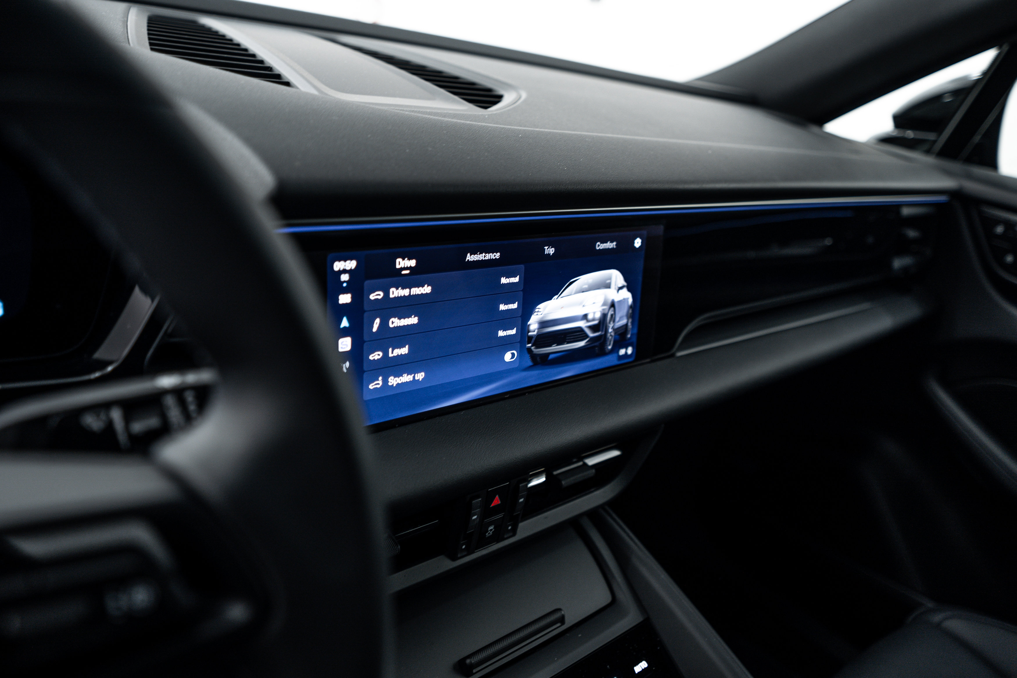 Certified 2025 Porsche Macan 4 Electric AWD/4WD image 16