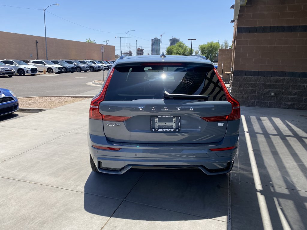 Used 2022 Volvo XC60 T8 R-Design w/ Advanced Package AWD/4WD image 4