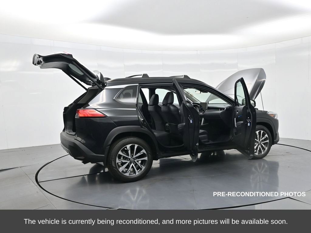 Used 2023 Toyota Corolla Cross XLE image 37