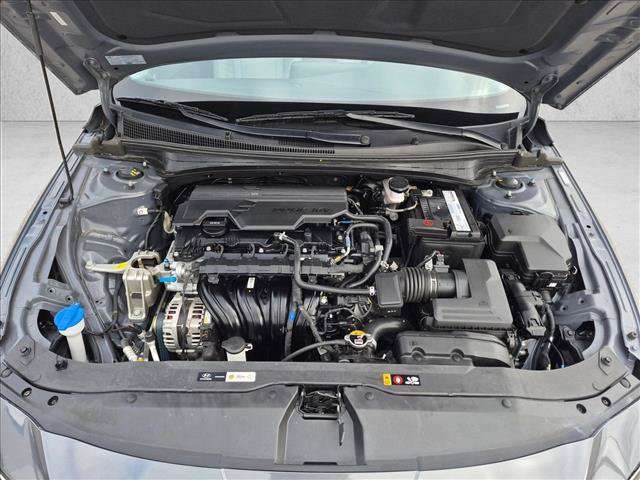 Used 2025 Hyundai Elantra Limited FWD image 23