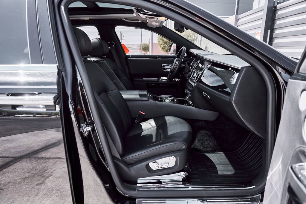 Used 2014 Rolls-Royce Ghost RWD image 22