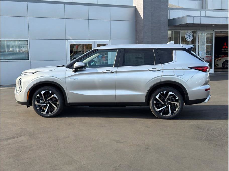 Used 2025 Mitsubishi Outlander SE image 8