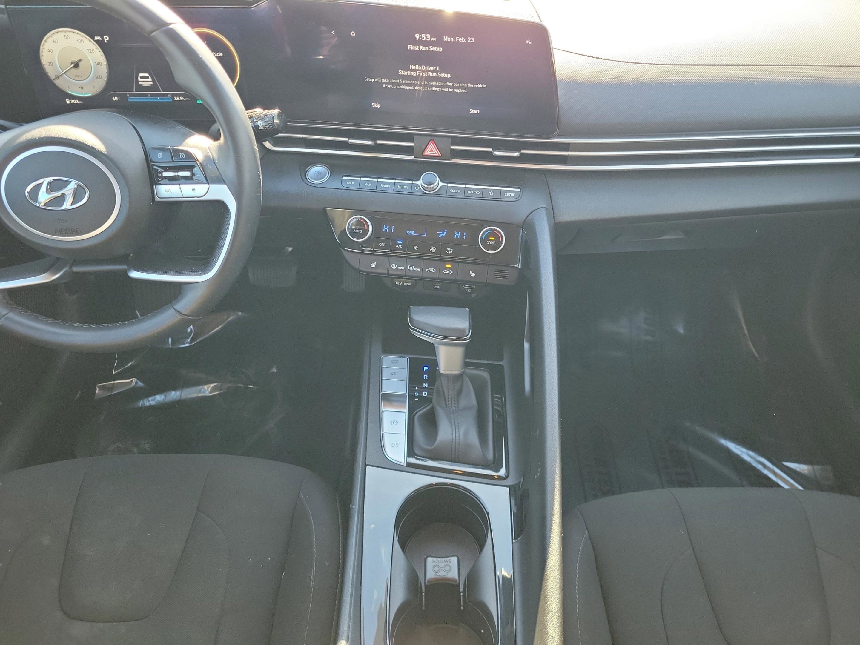 Used 2023 Hyundai Elantra SEL w/ Convenience Package image 11