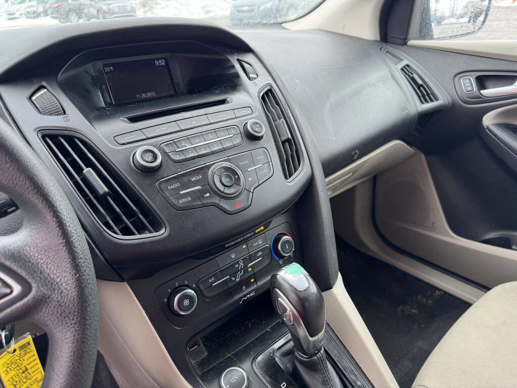 Used 2016 Ford Focus SE image 10