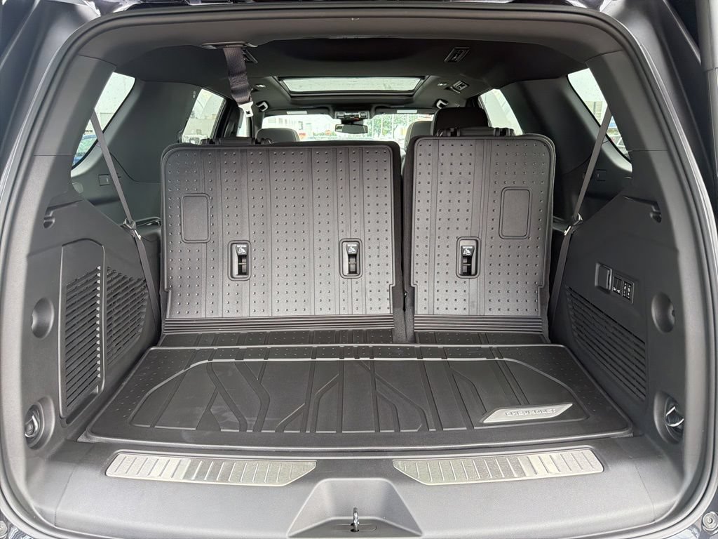 New 2026 Chevrolet Tahoe Premier w/ Sun And Tow Package AWD/4WD image 13