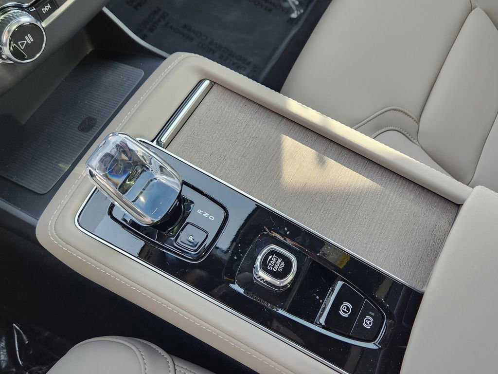 New 2026 Volvo XC90 T8 Plus w/ Protection Package Premier AWD/4WD image 11