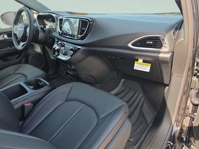 New 2026 Chrysler Voyager LX FWD image 15