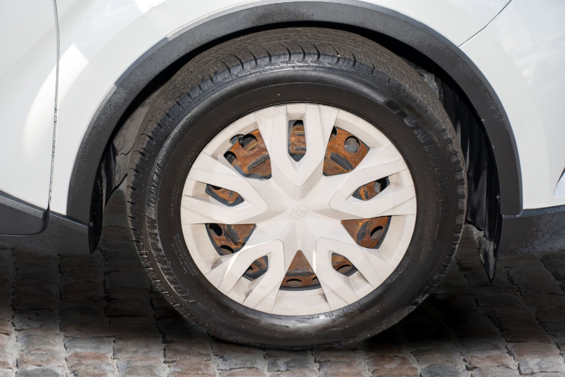 Used 2019 Toyota C-HR LE image 39