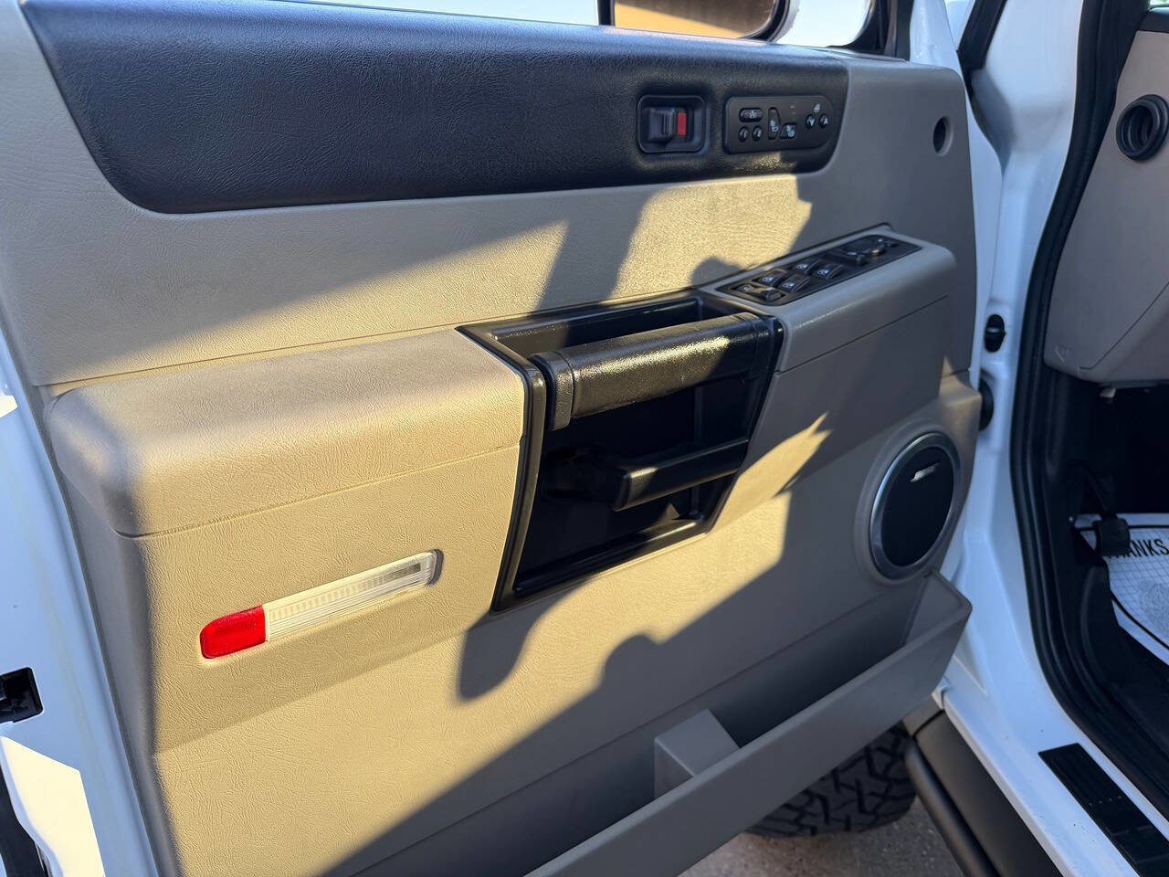 Used 2005 HUMMER H2 SUT w/ Preferred Equipment Group image 17