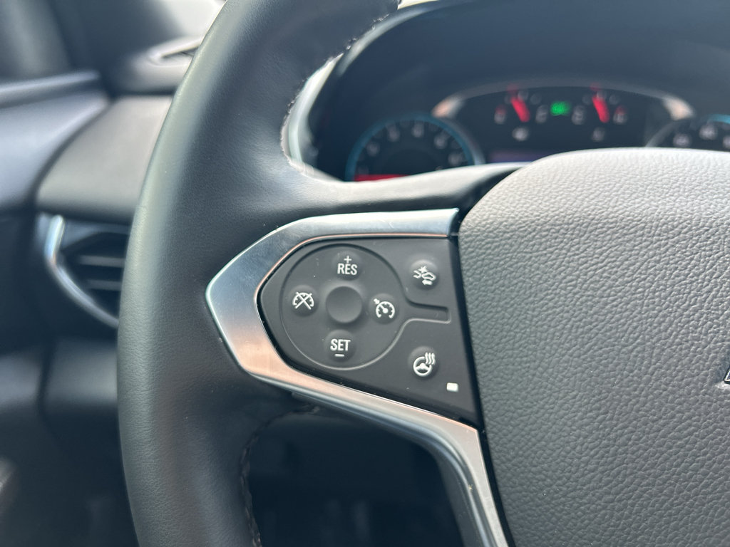 Used 2023 Chevrolet Traverse RS FWD image 24