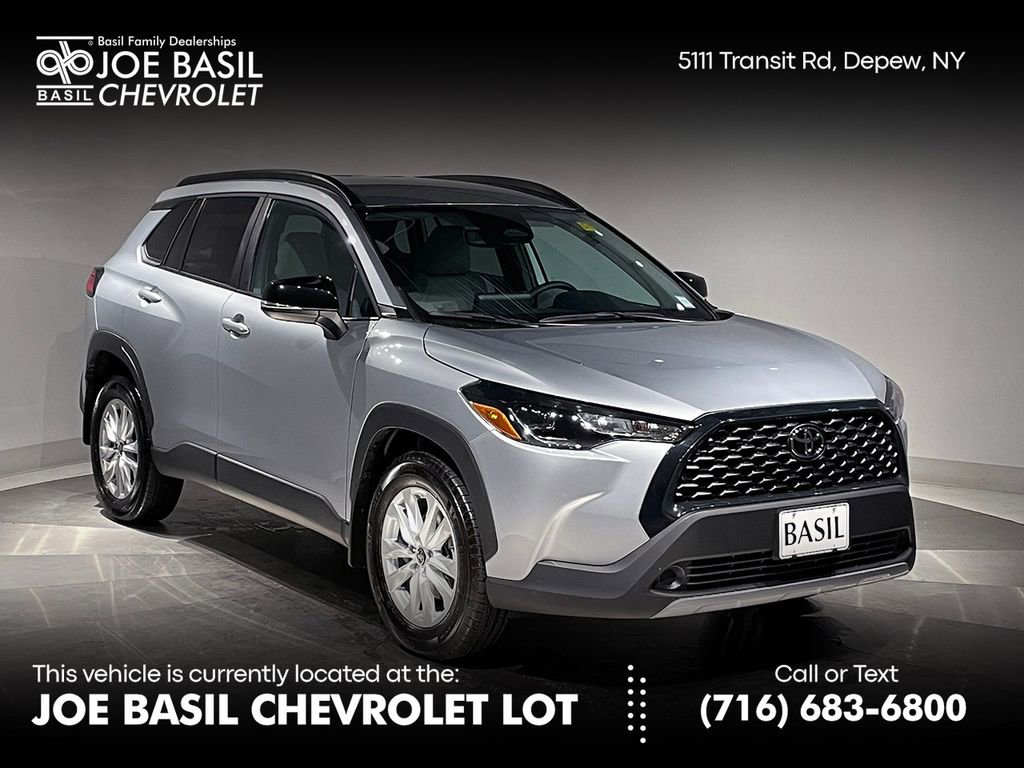 Used 2025 Toyota Corolla Cross LE image 1