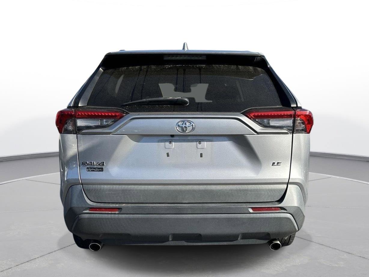 Used 2021 Toyota RAV4 LE image 7