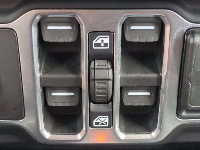 Used 2026 Jeep Wrangler Unlimited Sahara AWD/4WD image 23