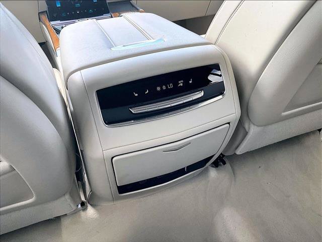 Used 2025 Cadillac Escalade ESV Sport Platinum AWD/4WD image 25