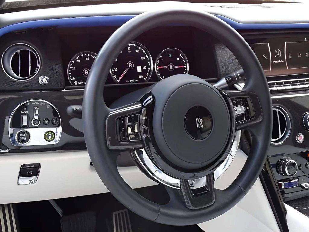 Used 2023 Rolls-Royce Cullinan Black Badge image 13