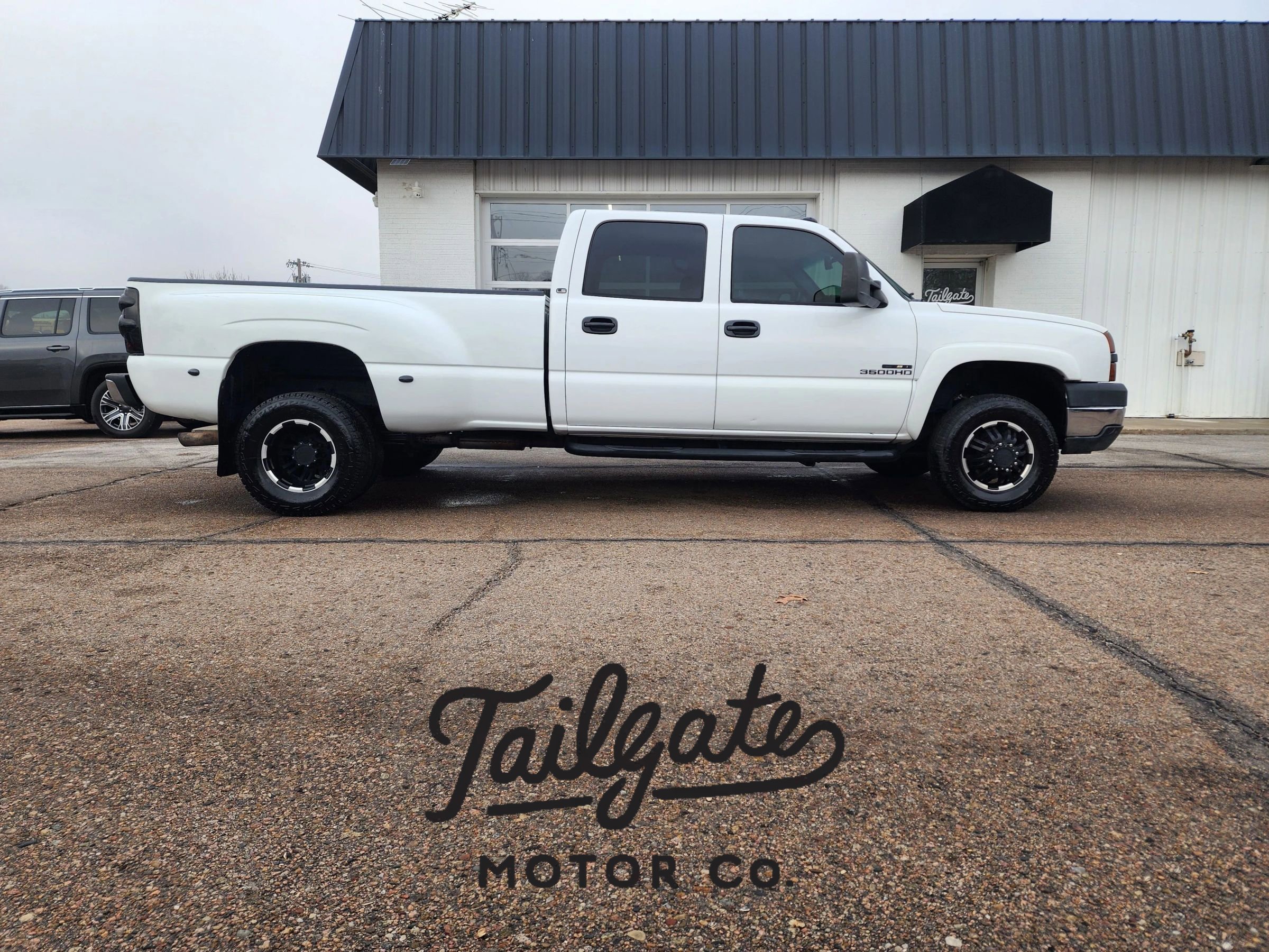 Used 2004 Chevrolet Silverado 3500 LS w/ Skid Plate Package AWD/4WD image 1