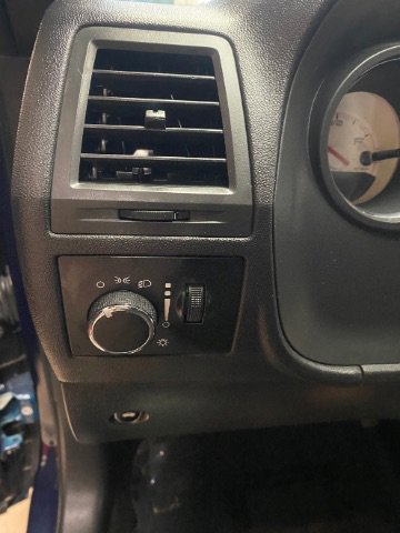 Used 2014 Dodge Challenger SXT image 11