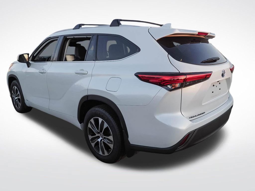 Used 2022 Toyota Highlander XLE image 5