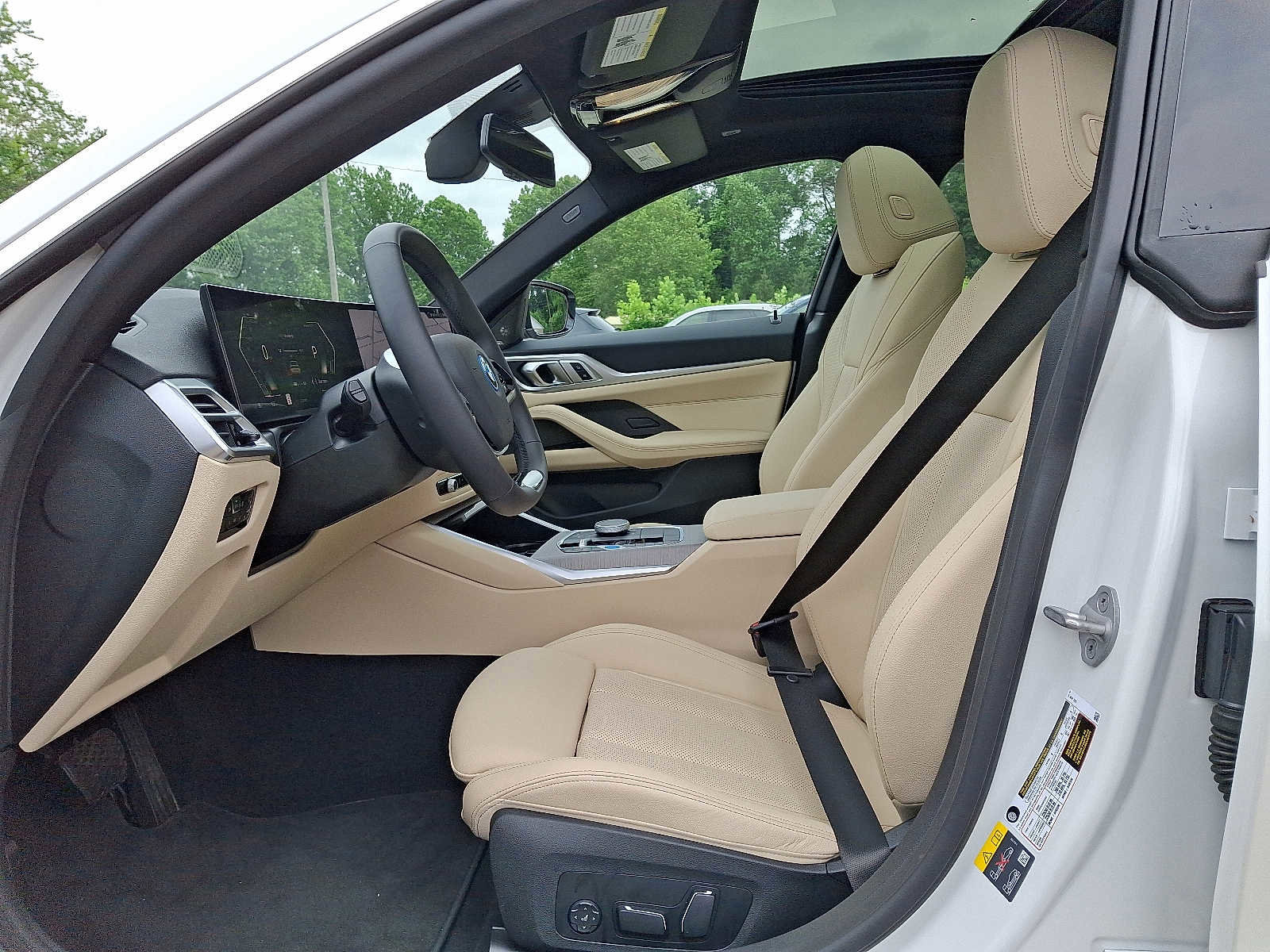 Used 2025 BMW i4 eDrive40 w/ Premium Package image 13