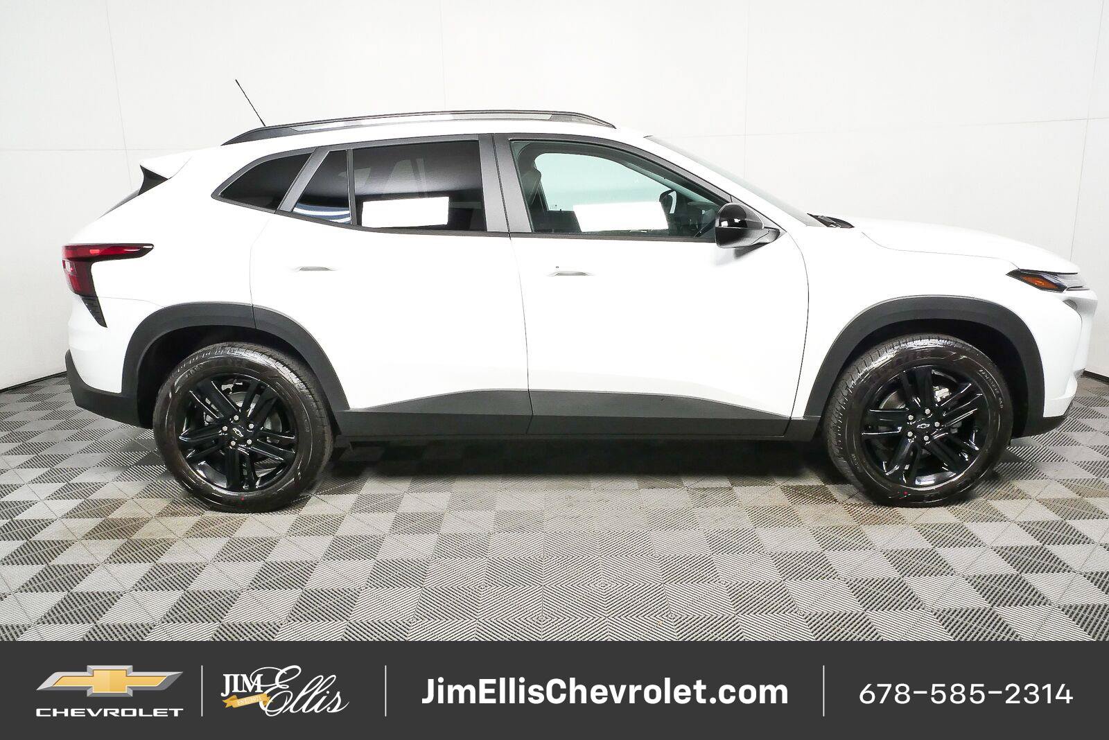 New 2026 Chevrolet Trax ACTIV w/ Sunroof Package FWD image 2