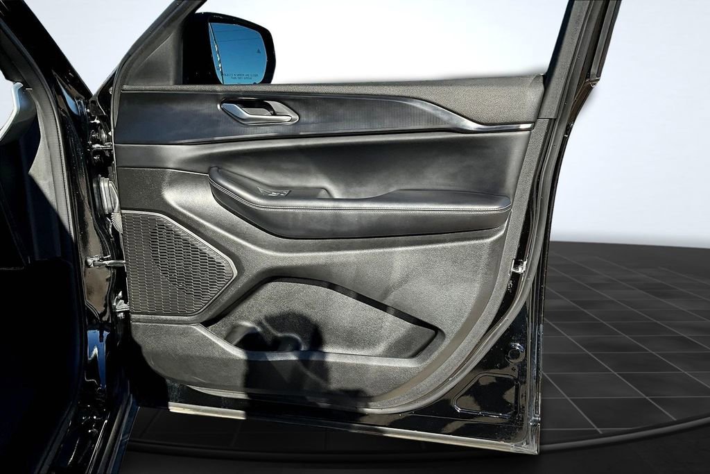 Used 2024 Jeep Grand Cherokee L Altitude image 24