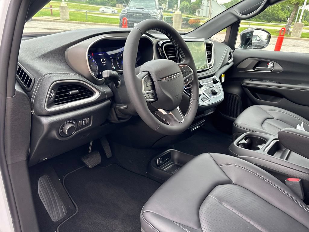 New 2027 Chrysler Pacifica Select FWD image 53