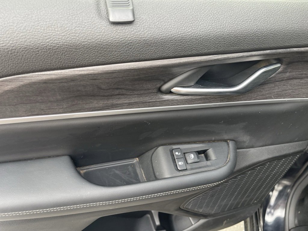 Used 2024 Jeep Grand Cherokee Limited w/ Luxury Tech Group II image 16