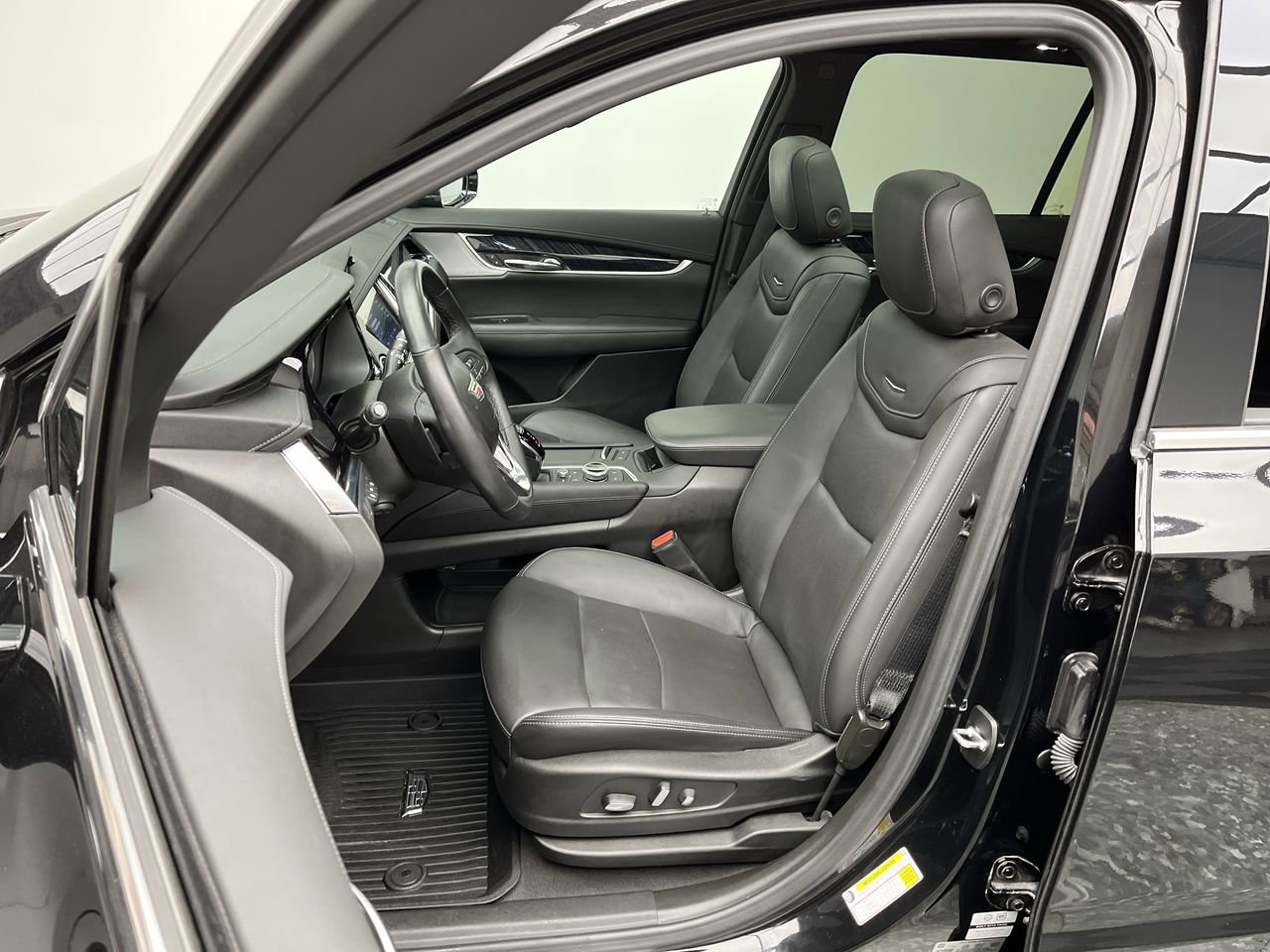 Used 2024 Cadillac XT6 Premium Luxury w/ Technology Package AWD/4WD image 10
