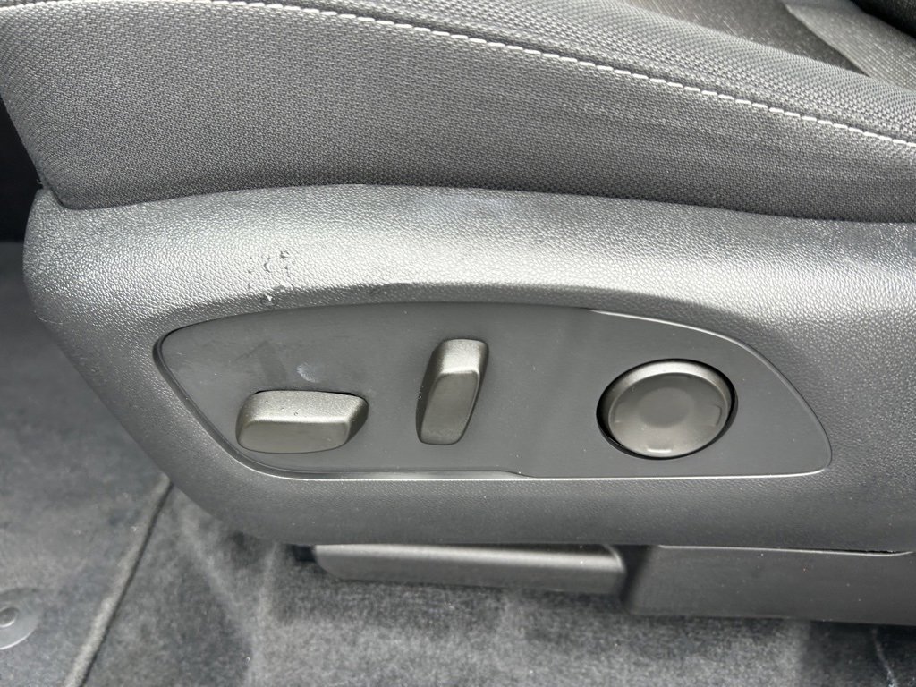 Used 2024 Chevrolet Traverse LT image 52