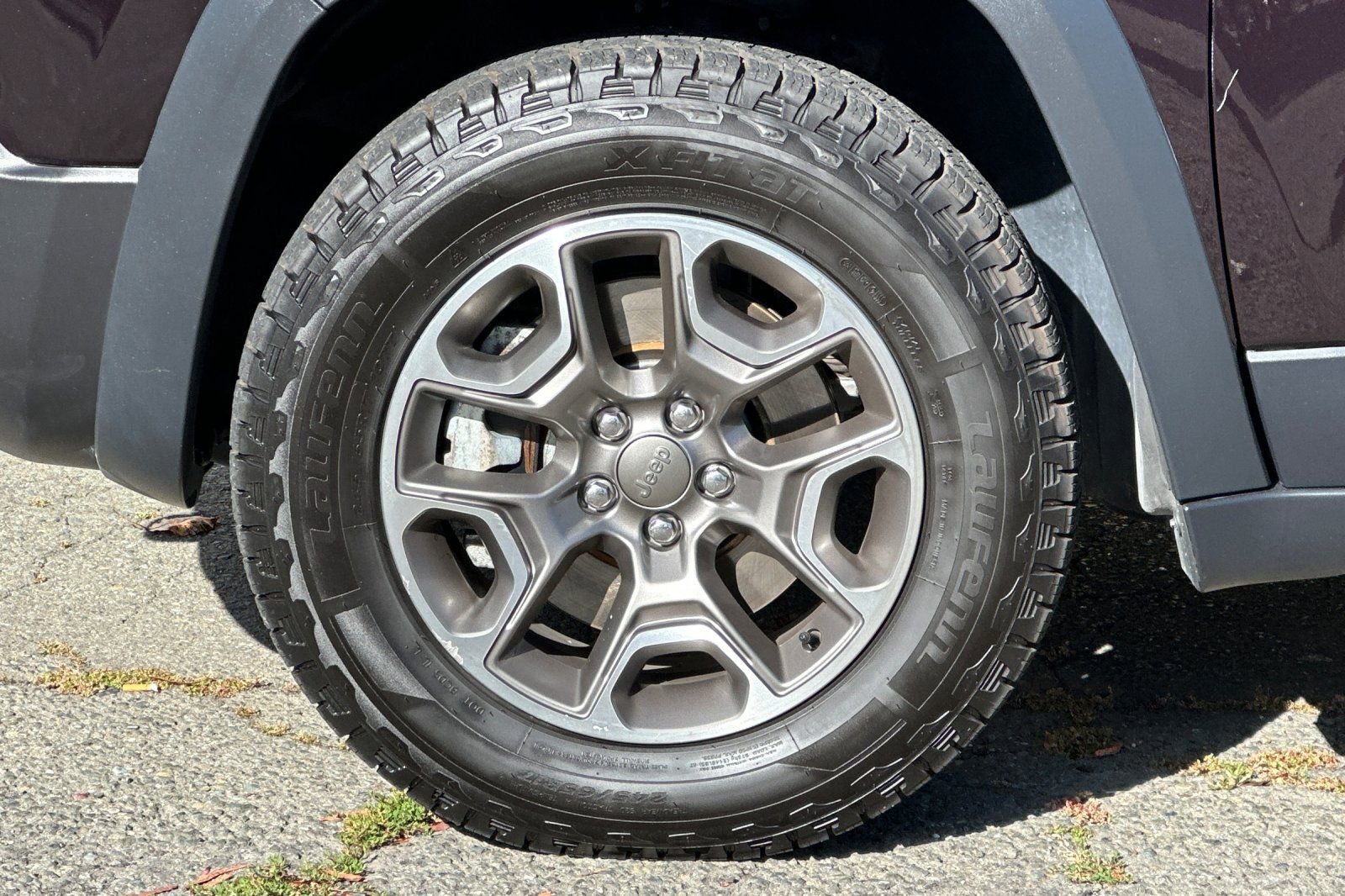 Used 2021 Jeep Cherokee Trailhawk w/ Trailer Tow Group AWD/4WD image 24