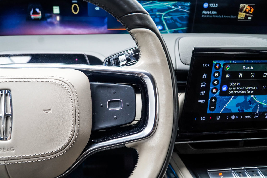 Used 2025 Lincoln Nautilus Premier AWD/4WD image 41