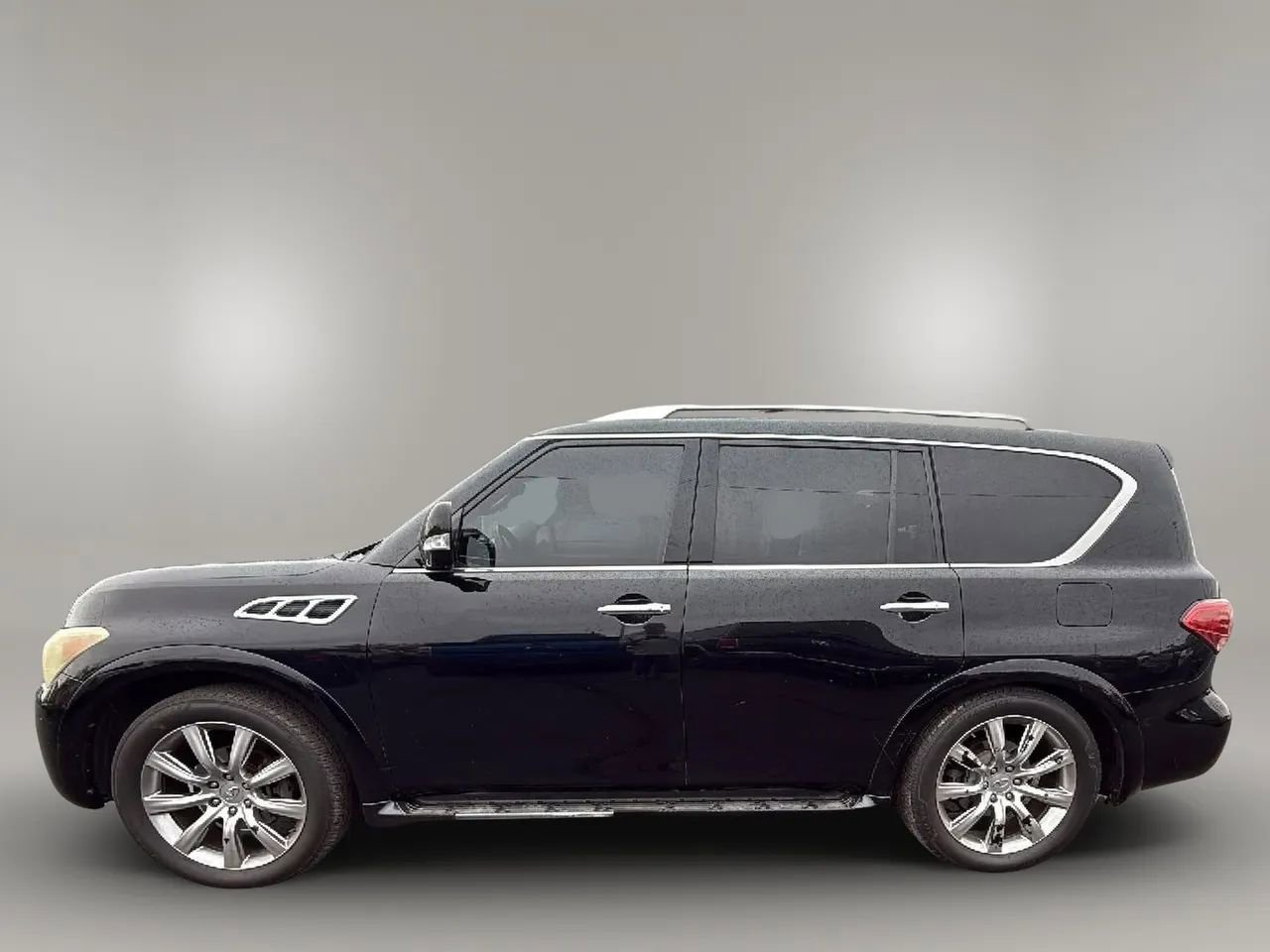 Used 2012 INFINITI QX56 4WD w/ Deluxe Touring Pkg image 2