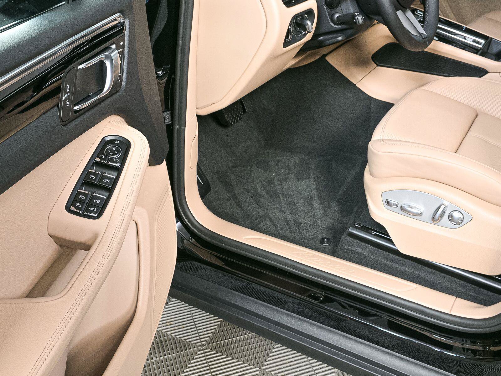 New 2026 Porsche Macan Turbo AWD/4WD image 7