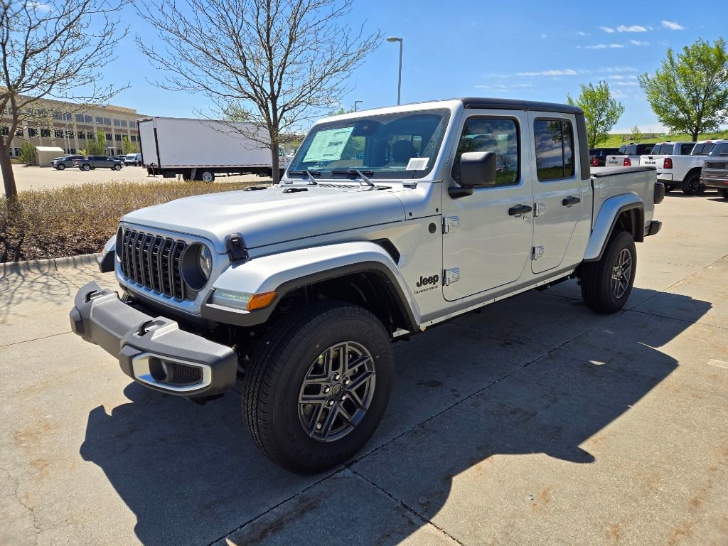 Used 2024 Jeep Gladiator Sport image 8