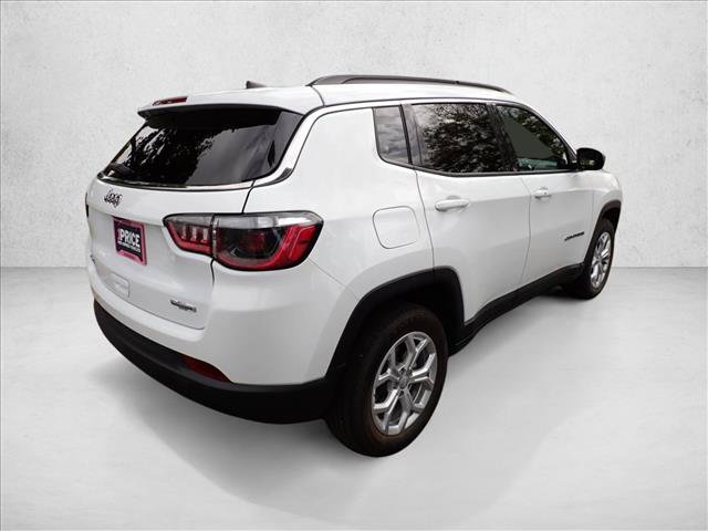 Used 2024 Jeep Compass Latitude AWD/4WD image 4