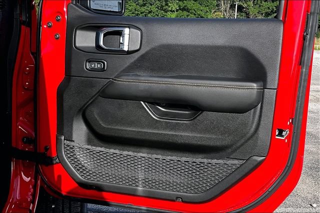 Used 2024 Jeep Wrangler Unlimited Sahara AWD/4WD image 28