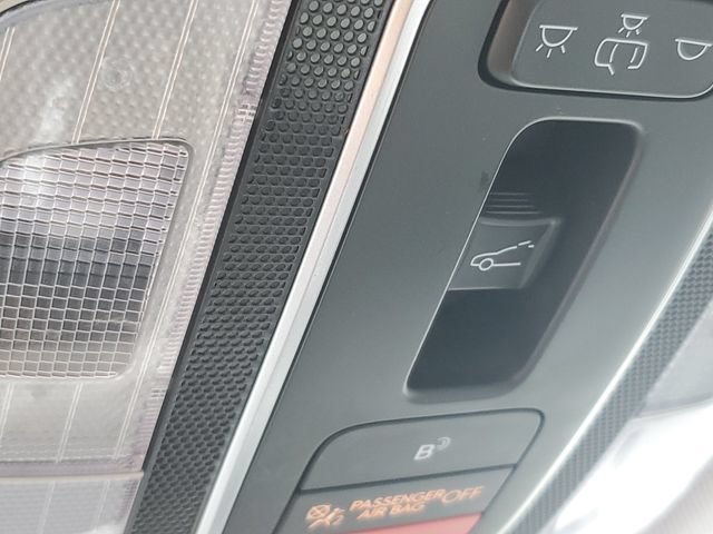 Certified 2025 Hyundai Elantra Limited FWD image 33