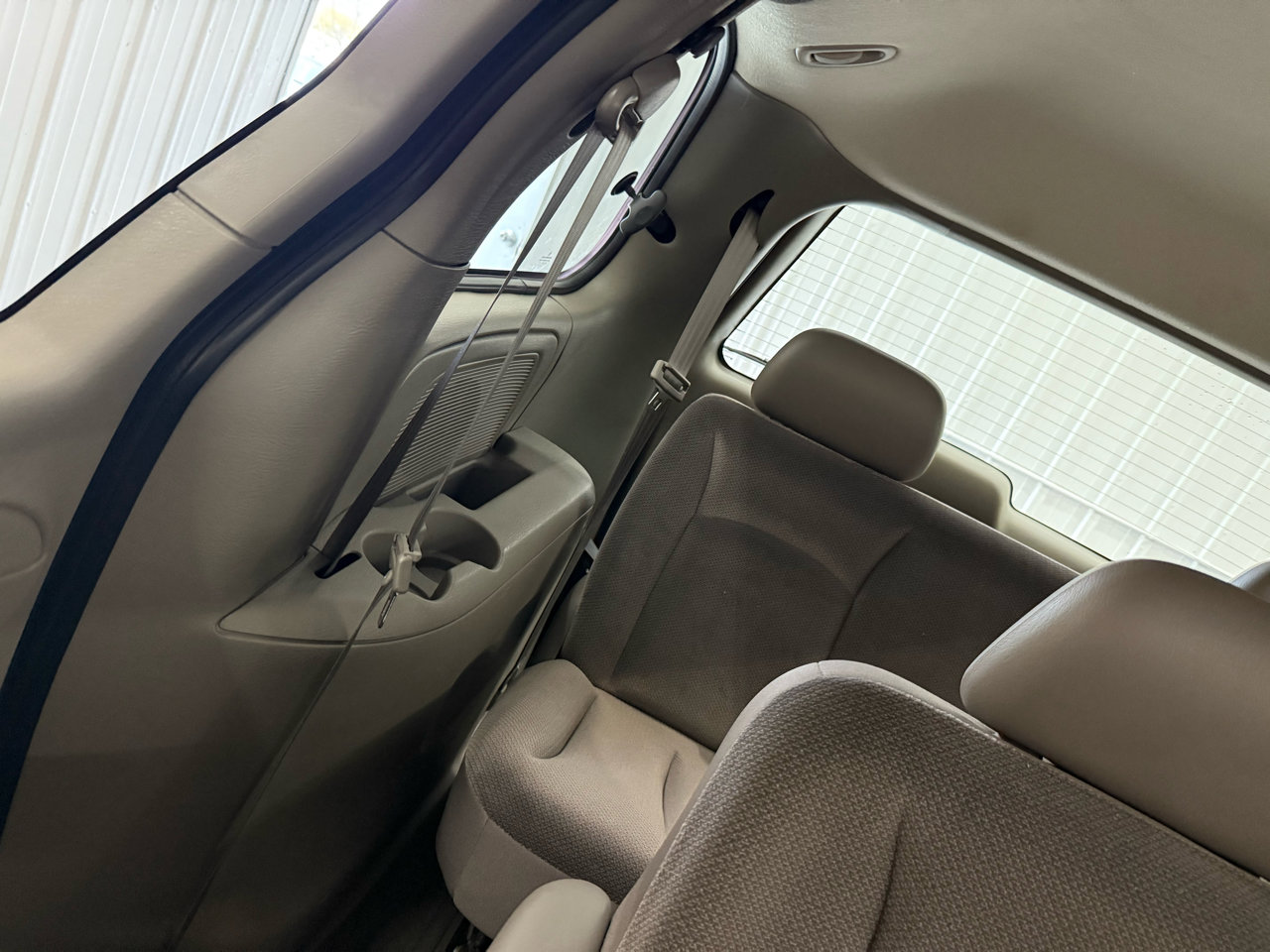 Used 2002 Dodge Caravan SE image 48